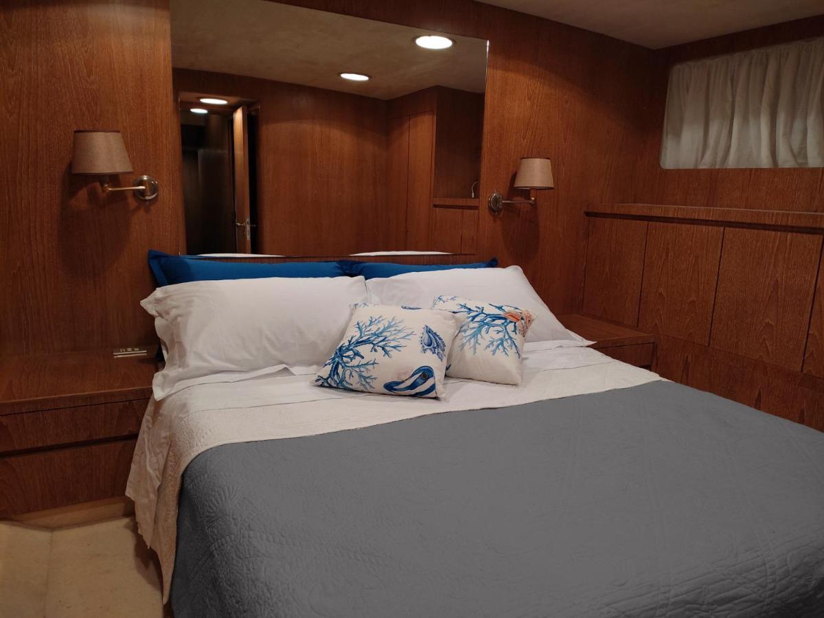 Boat & Breakfast Lucretia, Luxury Yacht Hotel Arbatax Exterior photo