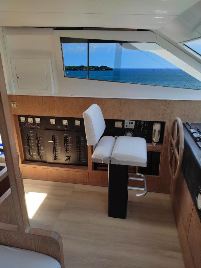 Boat & Breakfast Lucretia, Luxury Yacht Hotel Arbatax Exterior photo