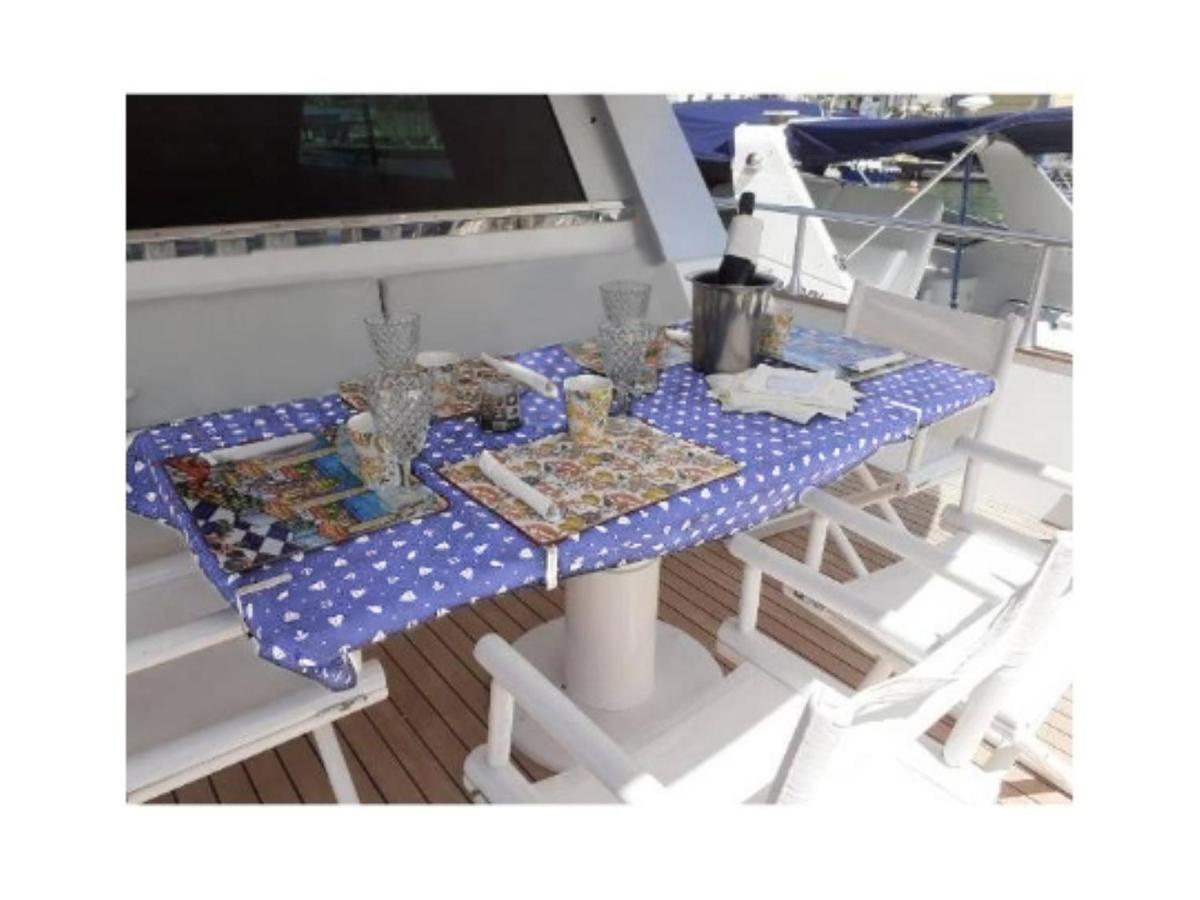 Boat & Breakfast Lucretia, Luxury Yacht Hotel Arbatax Exterior photo