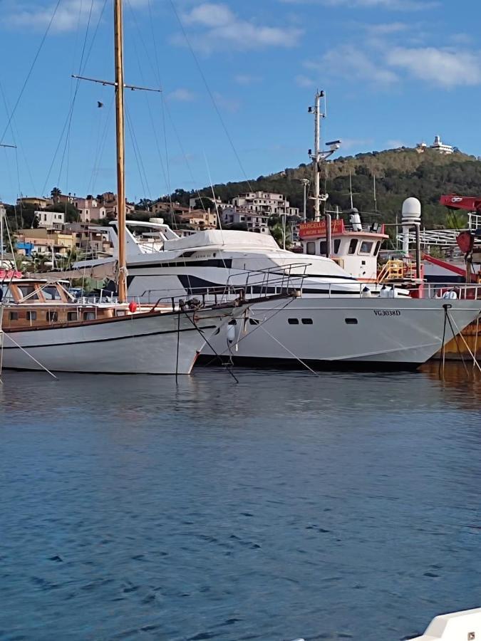 Boat & Breakfast Lucretia, Luxury Yacht Hotel Arbatax Exterior photo