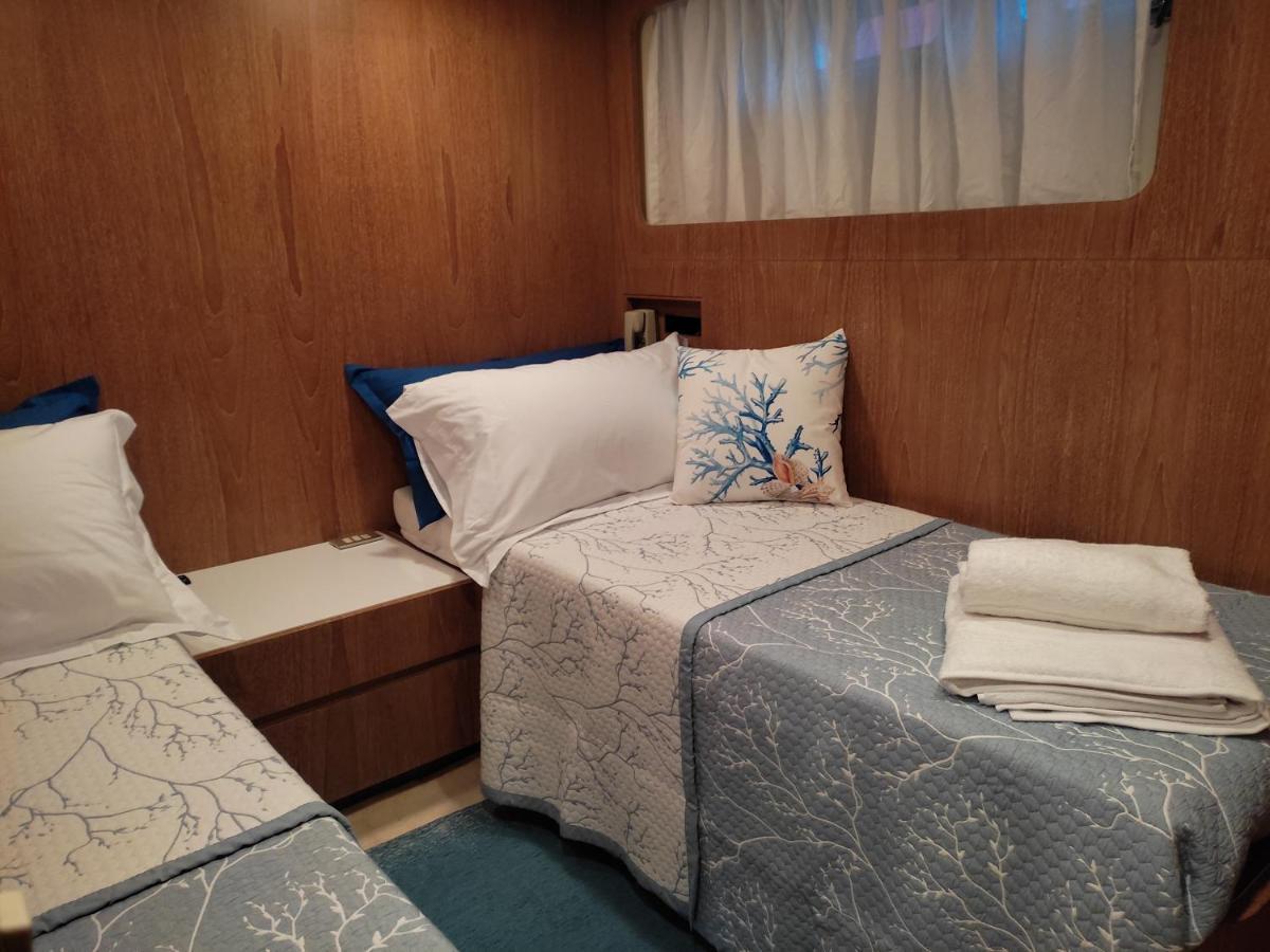 Boat & Breakfast Lucretia, Luxury Yacht Hotel Arbatax Exterior photo