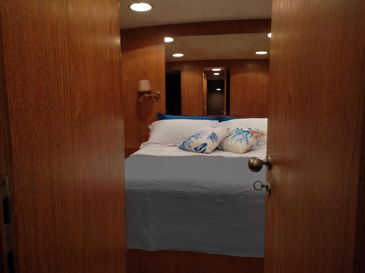 Boat & Breakfast Lucretia, Luxury Yacht Hotel Arbatax Exterior photo