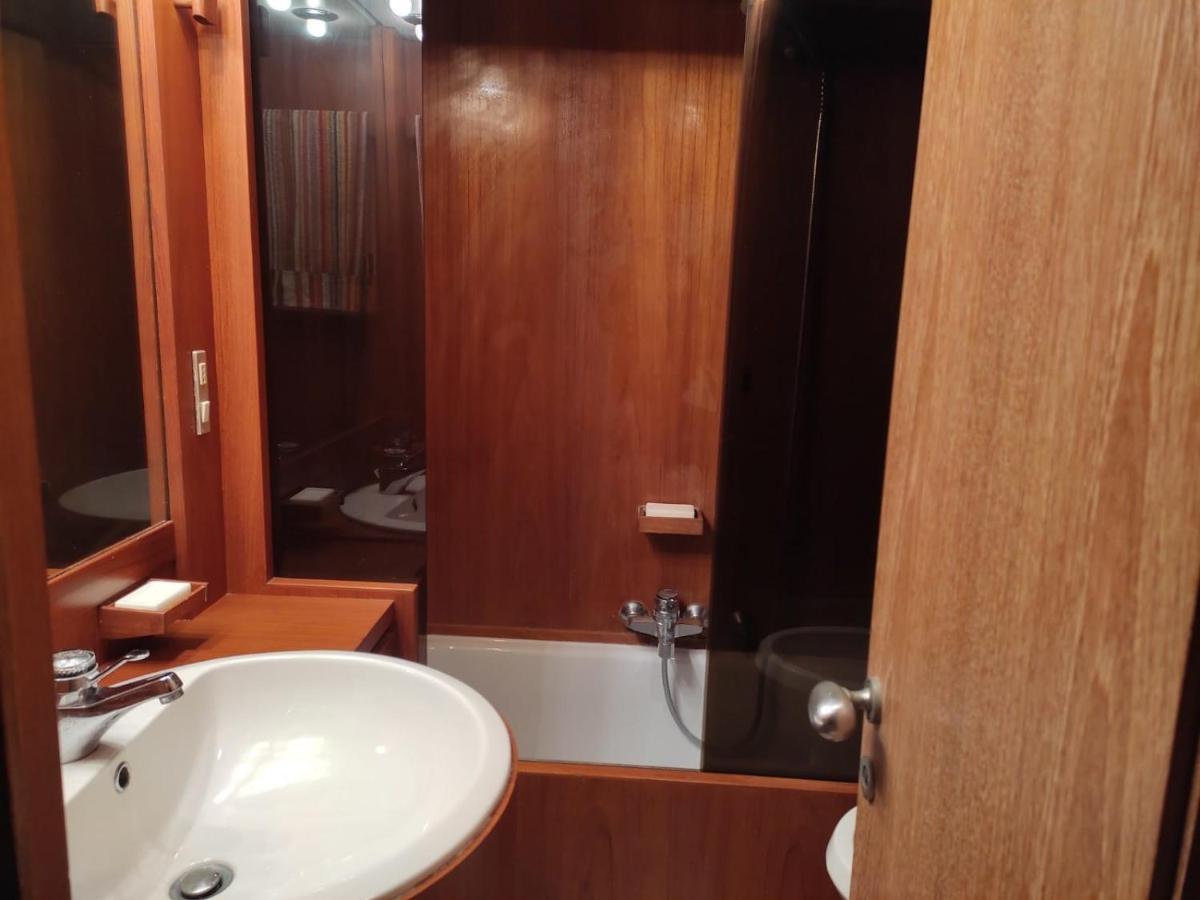 Boat & Breakfast Lucretia, Luxury Yacht Hotel Arbatax Exterior photo