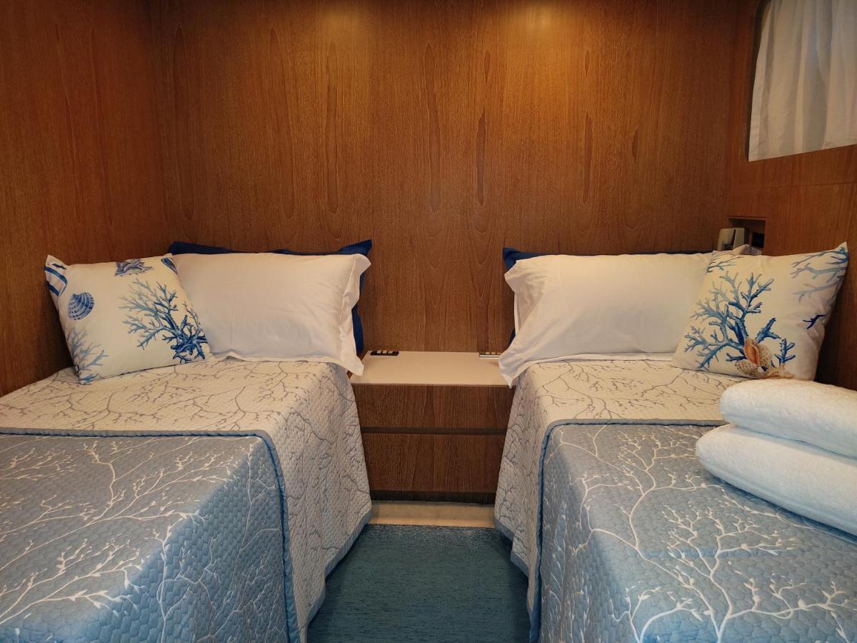 Boat & Breakfast Lucretia, Luxury Yacht Hotel Arbatax Exterior photo