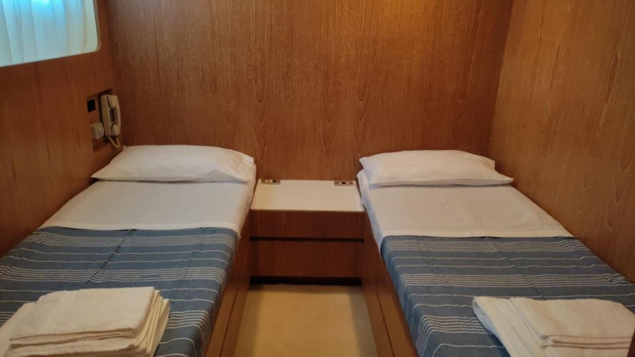 Boat & Breakfast Lucretia, Luxury Yacht Hotel Arbatax Exterior photo