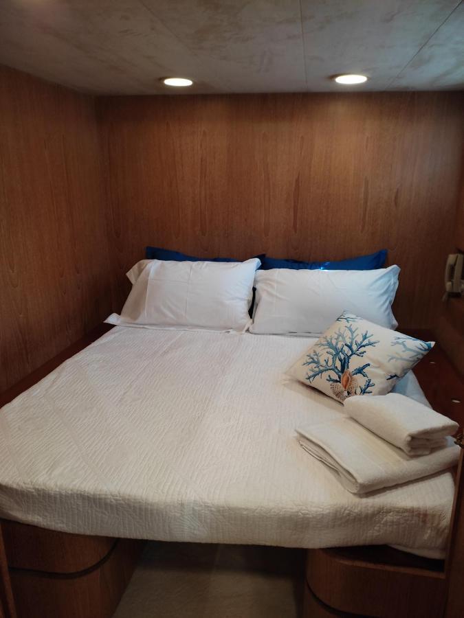Boat & Breakfast Lucretia, Luxury Yacht Hotel Arbatax Exterior photo